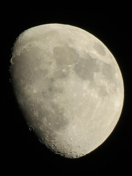 foto da lua com camera dslr