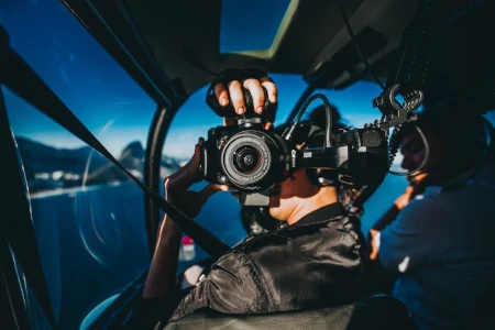 fotografando dentro do helicóptero