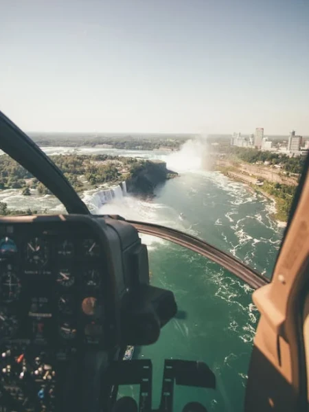 helicóptero sobre as cataratas