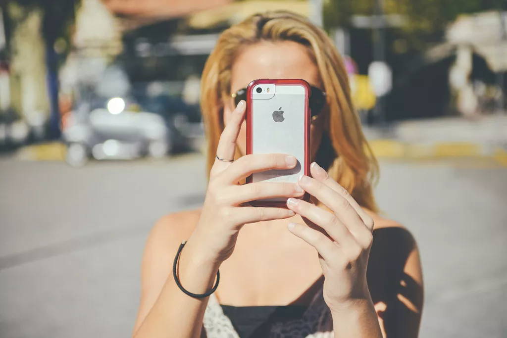 mulher fashion smartphone apple