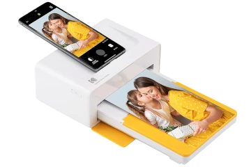 Imagem mostrando Impressora Kodak conectada a um celular via Bluetooth. Cores amarelo e branco.