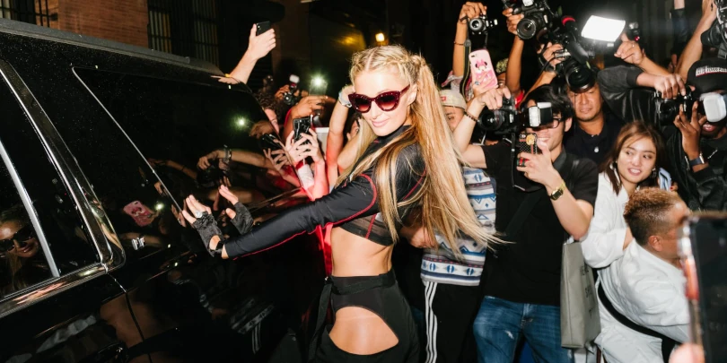 Fotos de Celebridades - Paris Hilton chegando ao show do Jeremy SCOTT NYFW.