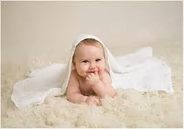bebe feliz toalha