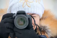 mulher fotografando frio